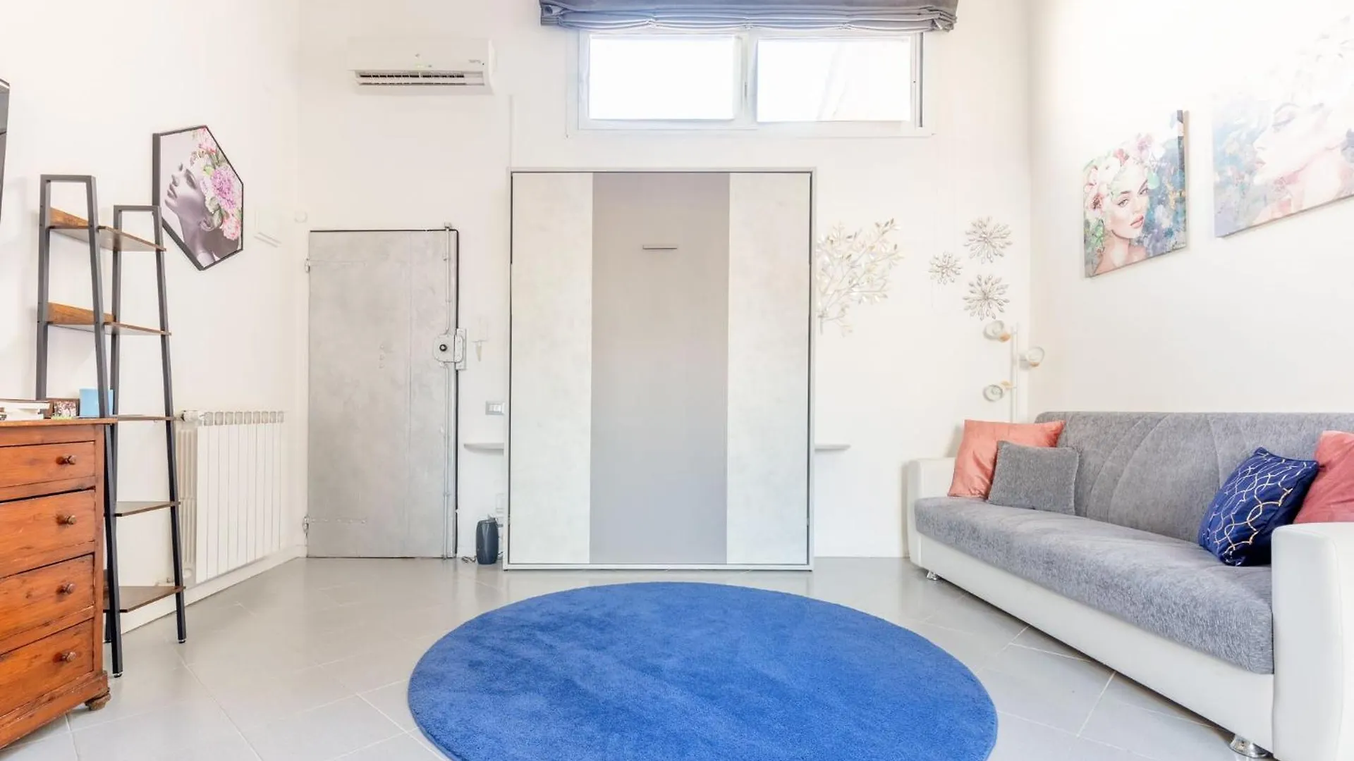 Apartment Loft Overlooking The Rooftops In Santa Croce Florence